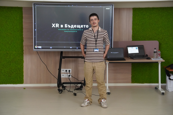 _ad328_VR Еxpress (Илиян Райков, Co-Founder and CMO).png